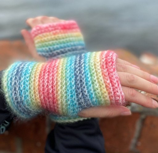 Free Fingerless Gloves Crochet Pattern: Mystical Mitts